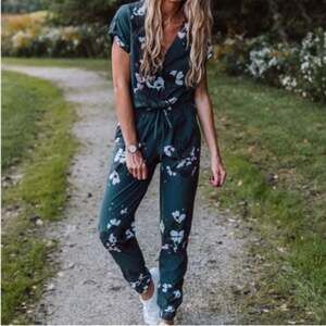 Albion Fit Jetset Jumpsuit in Dogwood Floral Print, Size M